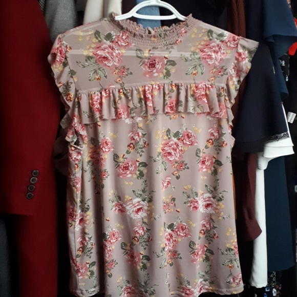 Streetwear Society Tops - Sleeveless Floral Blouse